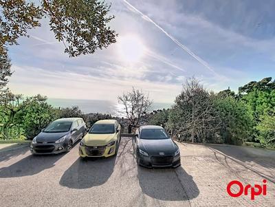 Maison - 222 m² - 8 pièces