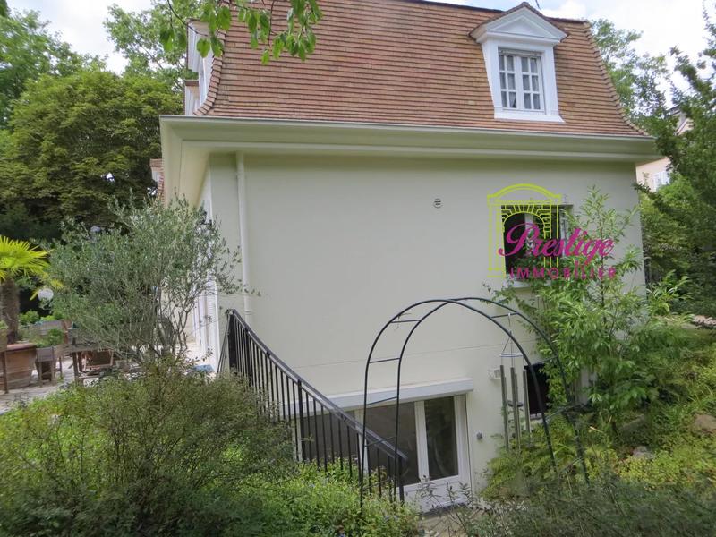 Propriété - 275 m² - 7 pièces