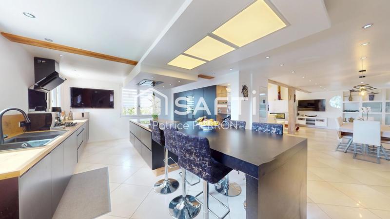 Maison - 258 m² - 10 pièces