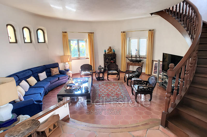 Maison - 380 m² - 10 pièces