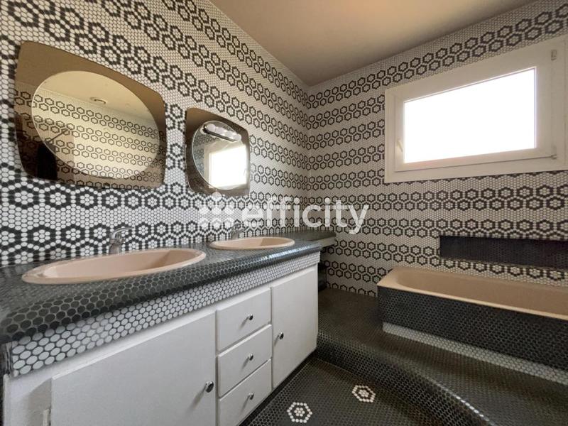 Villa - 260 m² - 10 pièces