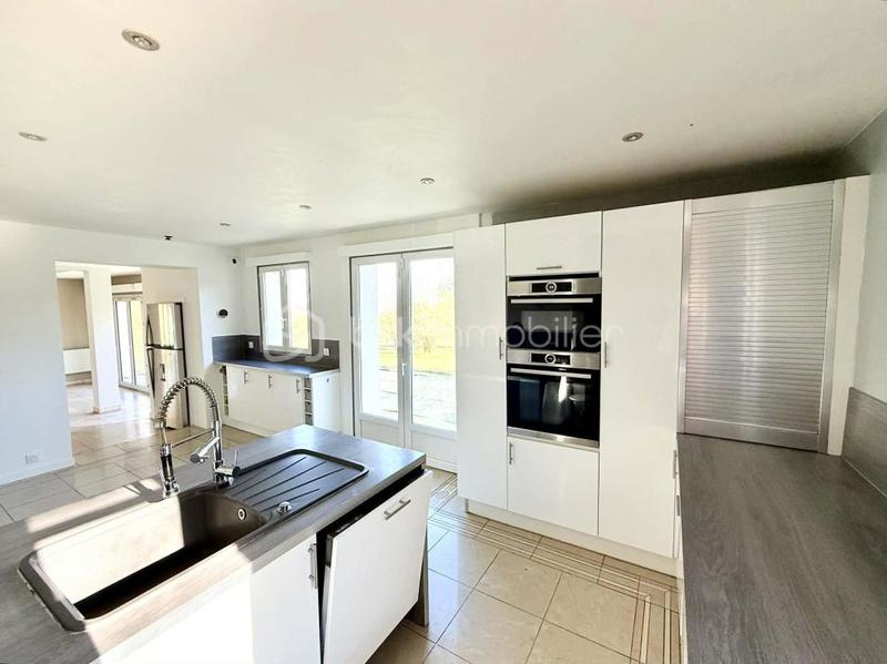 Propriété - 195 m² - 9 pièces