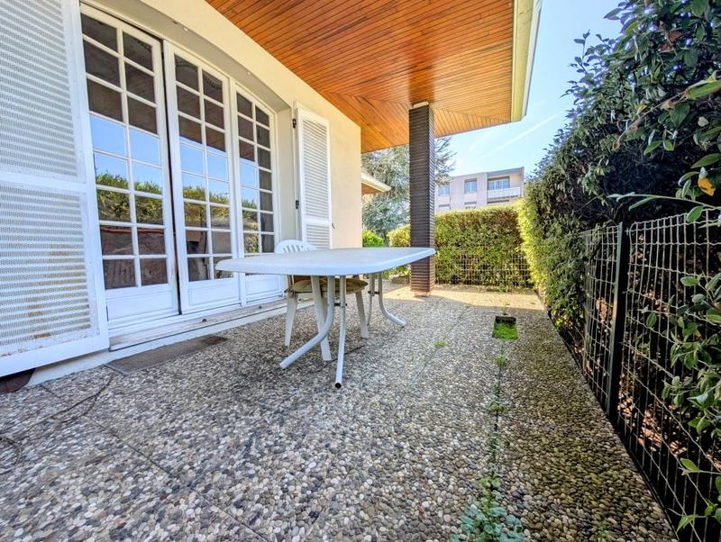 Maison - 232 m² - 8 pièces