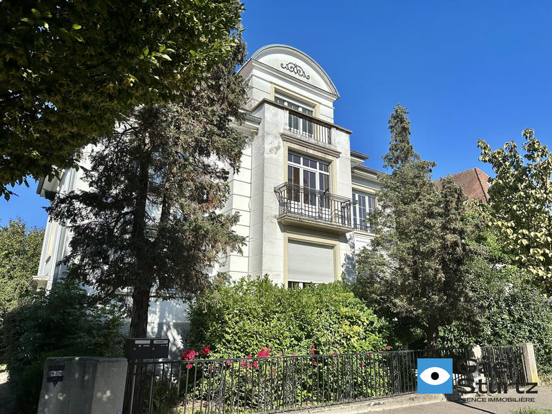 Maison - 300 m² - 11 pièces