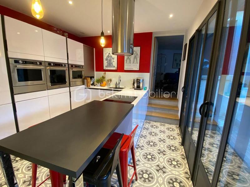 Maison - 195 m² - 7 pièces