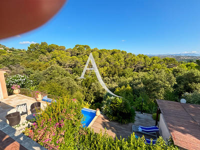 Maison - 295 m² - 10 pièces