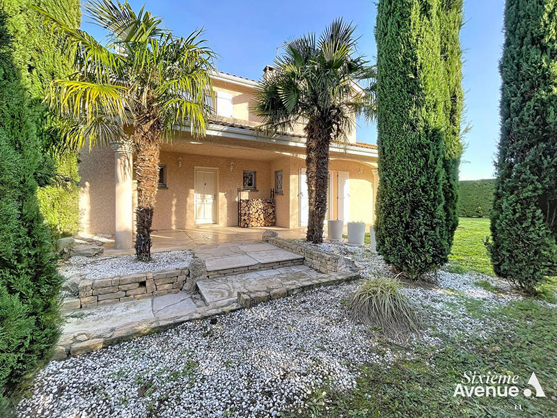 Maison - 181 m² - 8 pièces