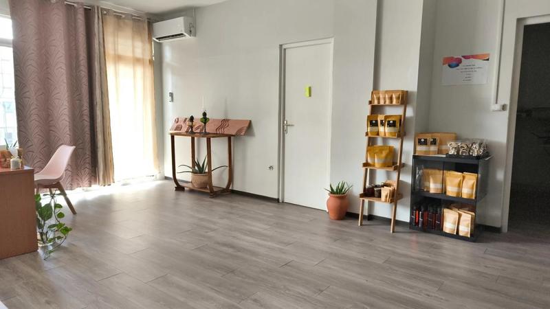 Local commercial - 163 m² - 6 pièces