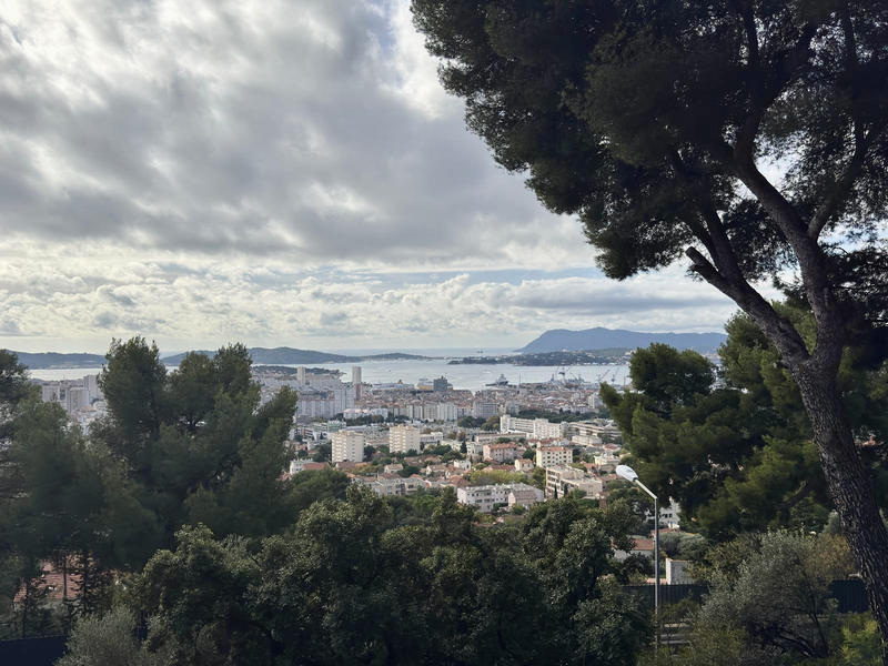 Maison - 250 m² - 5 pièces