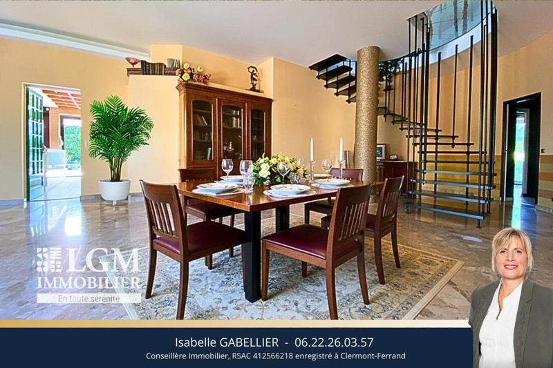 Villa - 288 m² - 6 pièces