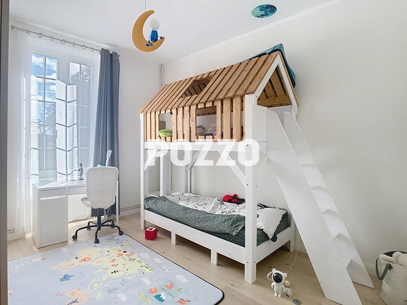 Maison - 207 m² - 8 pièces