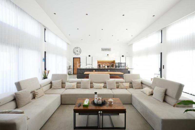 Maison d'architecte - 347 m² - 7 pièces