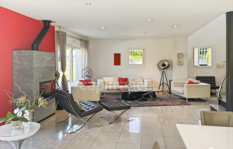 Maison - 261 m² - 7 pièces