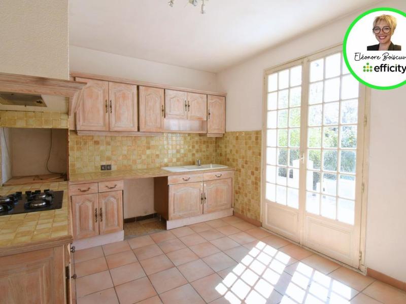 Maison - 230 m² - 8 pièces