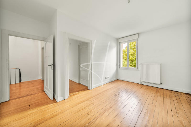 Maison - 220 m² - 9 pièces