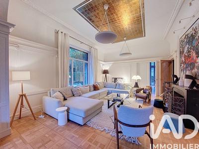 Maison - 415 m² - 13 pièces