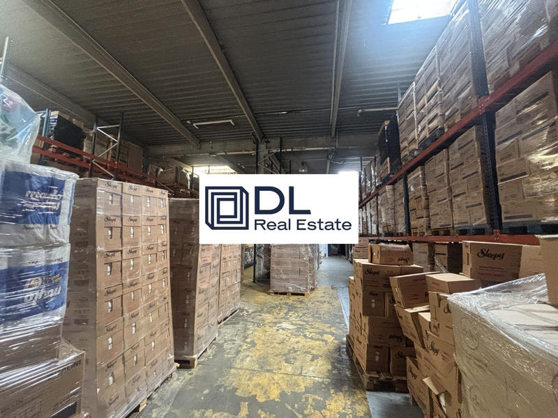 Entrepôt - 3 244 m²