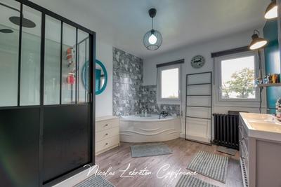 Maison - 187 m² - 8 pièces