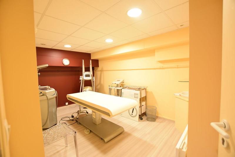 Local commercial - 98 m² - 9 pièces