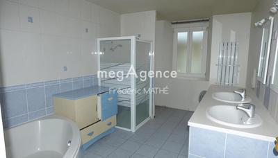 Maison - 210 m² - 6 pièces