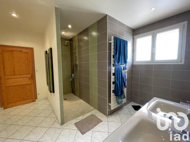 Maison - 219 m² - 8 pièces