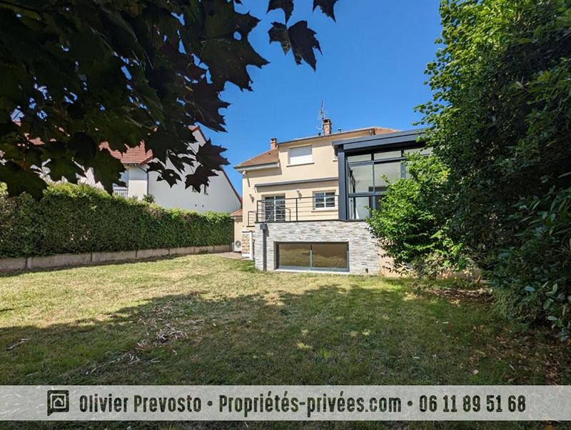 Maison - 235 m² - 9 pièces