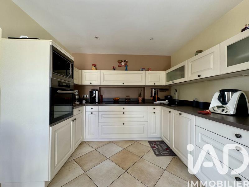 Maison - 300 m² - 8 pièces