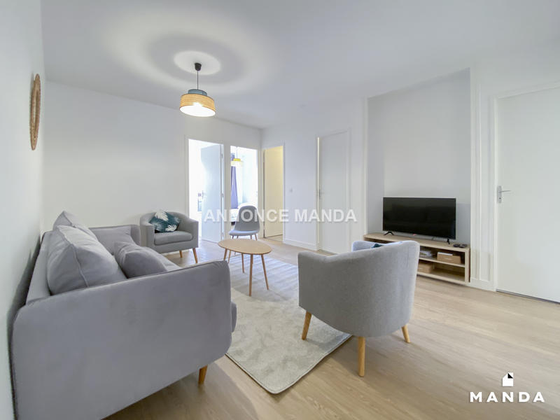 Chambre - 10 m² - 6 pièces