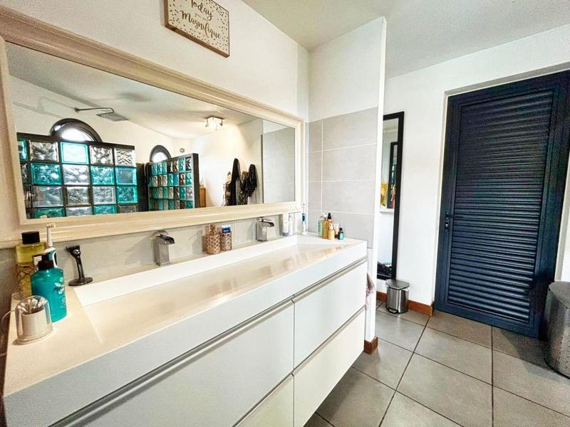 Villa - 300 m² - 6 pièces