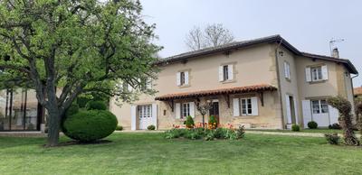 Maison - 250 m² - 8 pièces