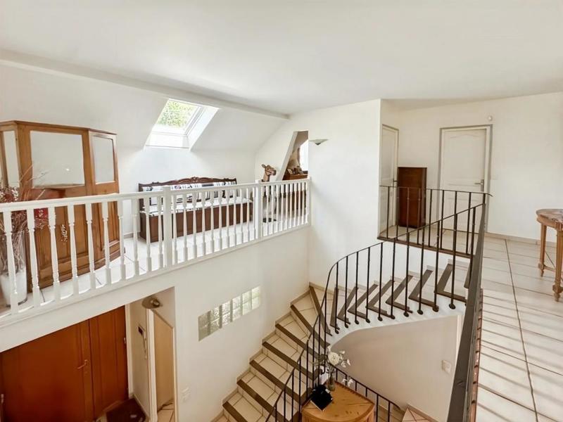 Maison - 213 m² - 6 pièces