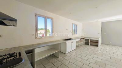 Maison traditionnelle - 176 m² - 8 pièces