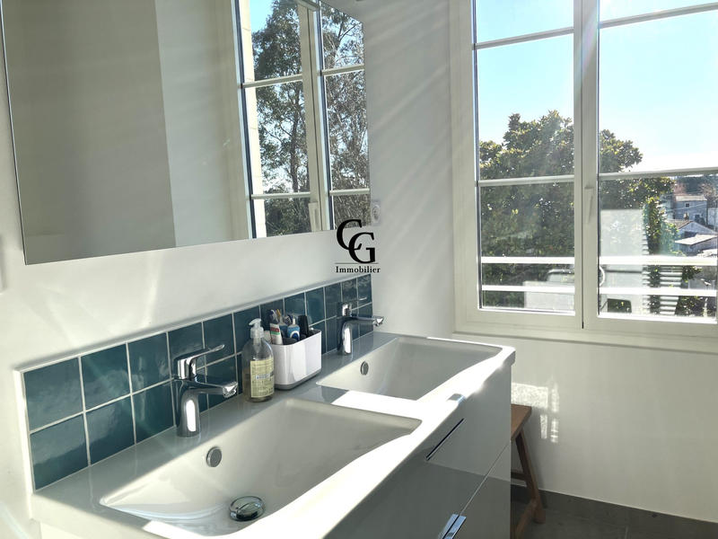 Maison - 180 m² - 8 pièces