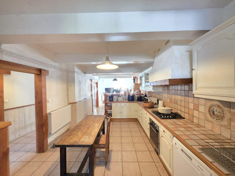 Maison - 234 m² - 8 pièces