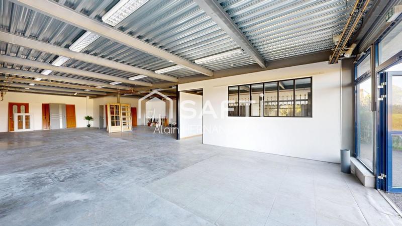 Local commercial - 840 m² - 2 pièces