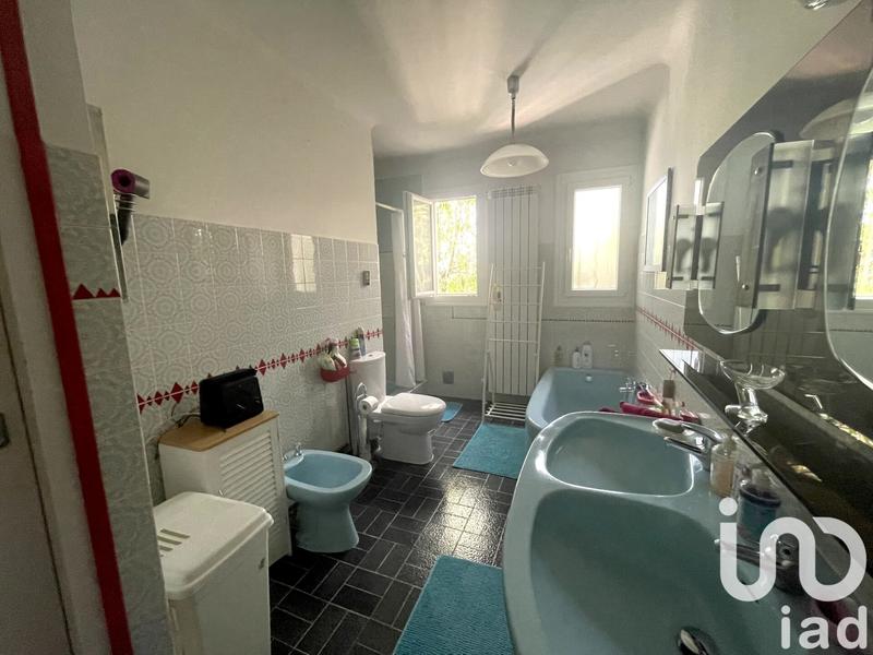 Maison - 213 m² - 8 pièces