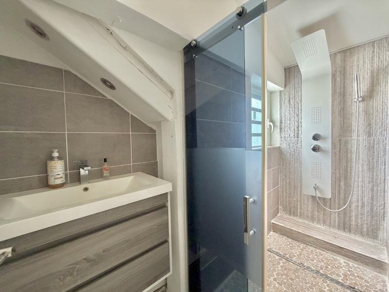 Maison - 255 m² - 8 pièces