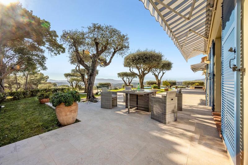 Maison - 390 m² - 12 pièces