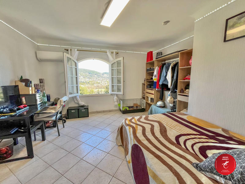 Villa - 144 m² - 5 pièces