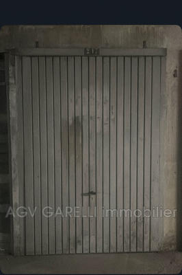 Parking / Garage - 11 m²