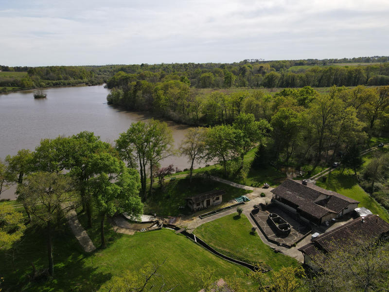 Propriété - 260 m² - 11 pièces