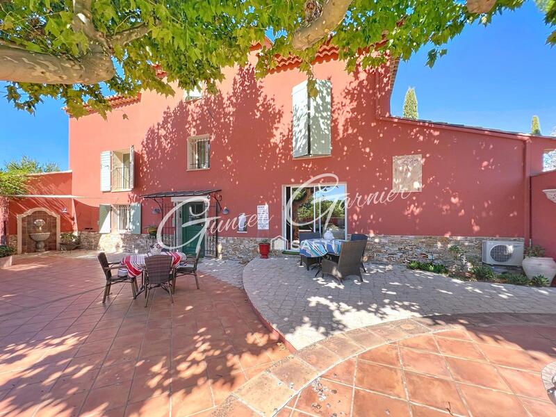 Maison - 480 m² - 16 pièces