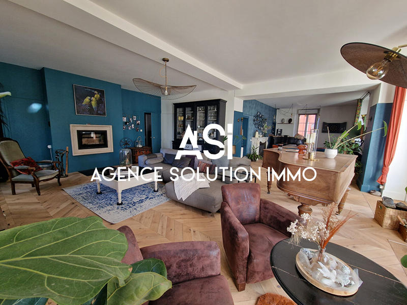 Maison - 339 m² - 8 pièces