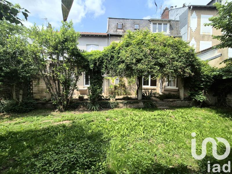 Maison - 250 m² - 8 pièces