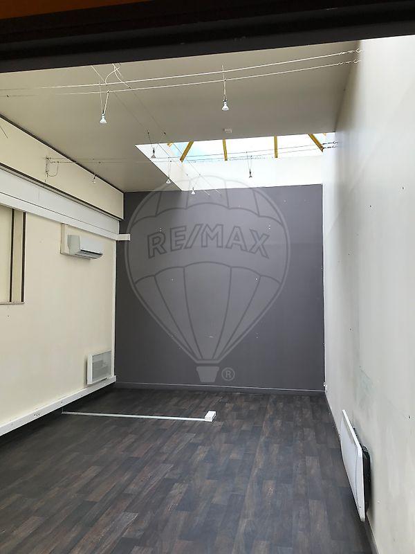 Local commercial - 110 m² - 4 pièces