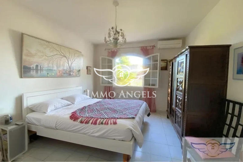 Maison - 213 m² - 7 pièces