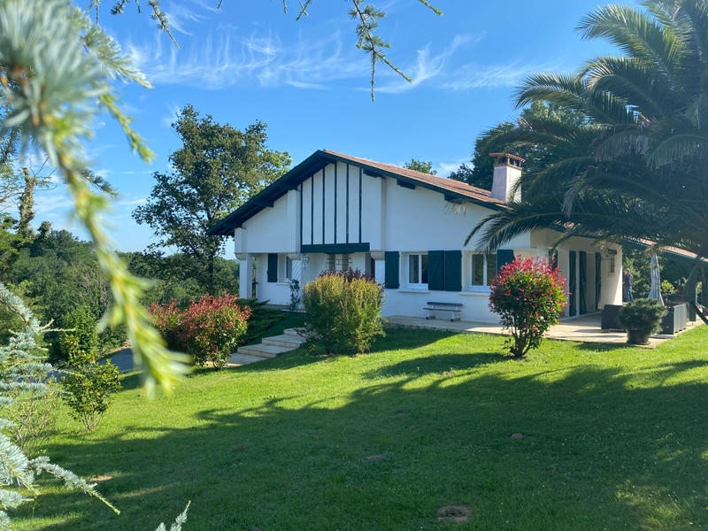 Propriété - 223 m² - 7 pièces