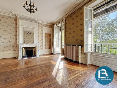 Appartement - 201 m² - 6 pièces