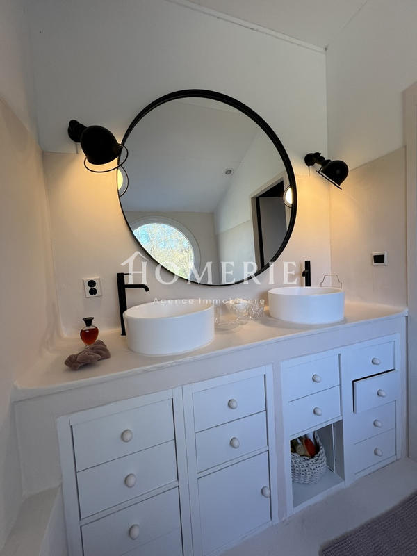 Maison - 215 m² - 7 pièces