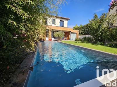 Maison - 200 m² - 7 pièces